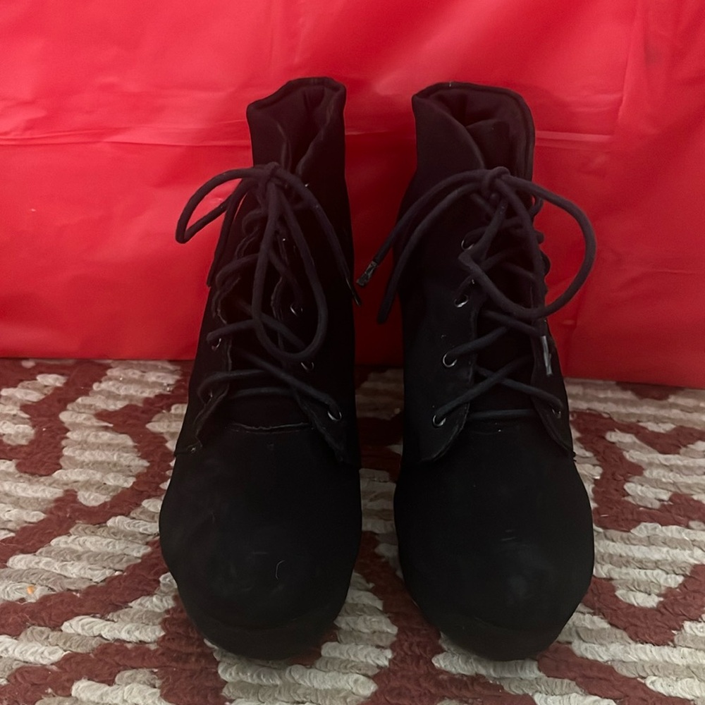 Black bootie
